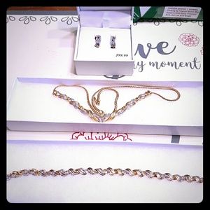 Beautiful bracelet earring and necklace set